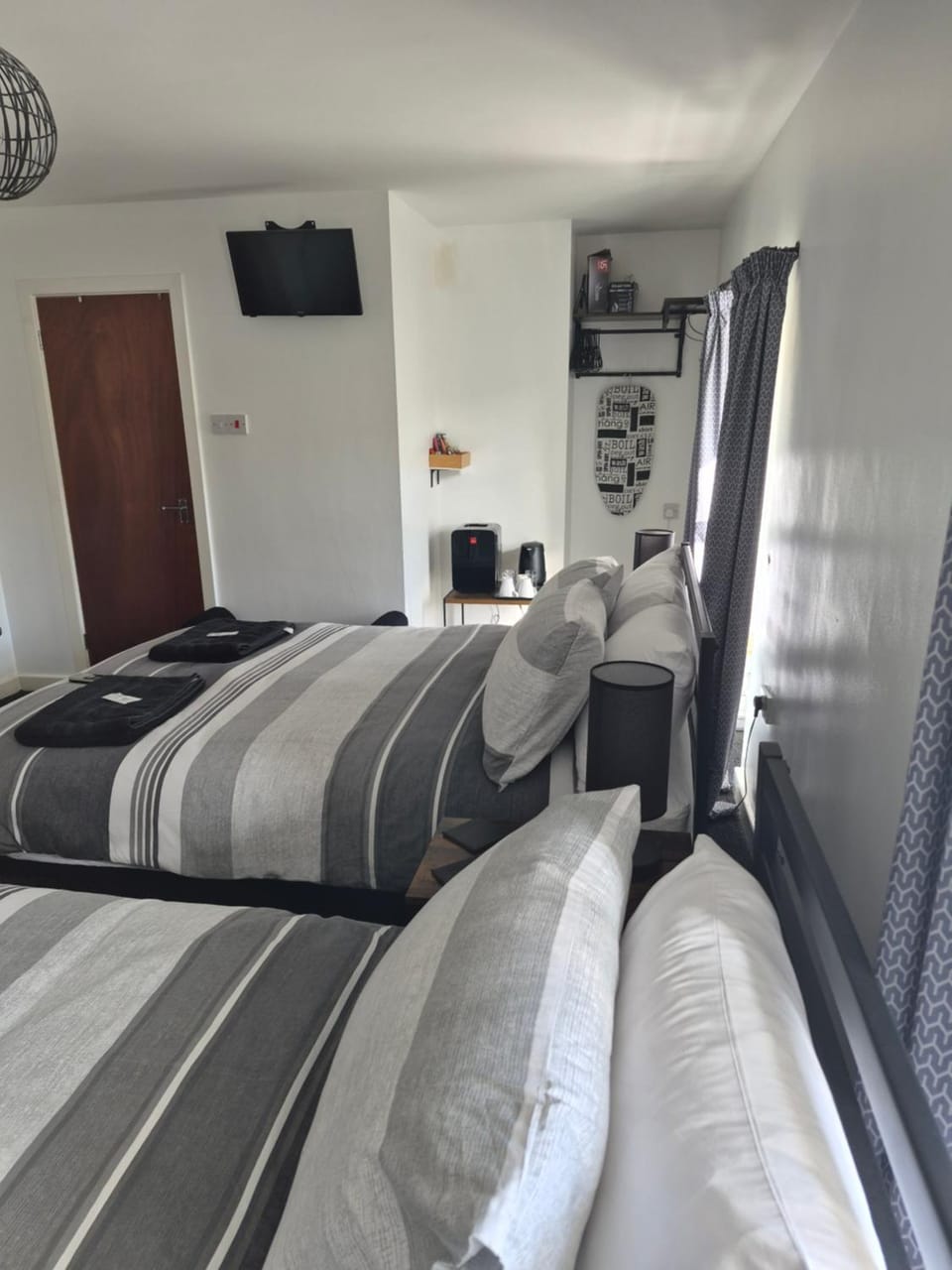 TV and multimedia, Photo of the whole room, Bedroom