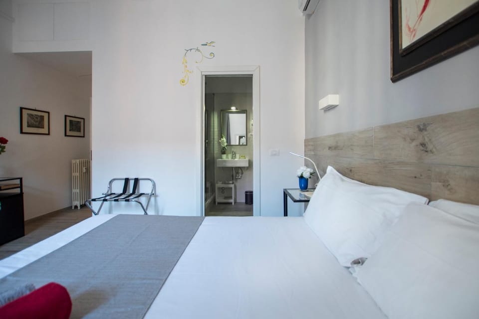 Raffaela's Suite & Rooms Vatican Guest House Bed and Breakfast in Rome