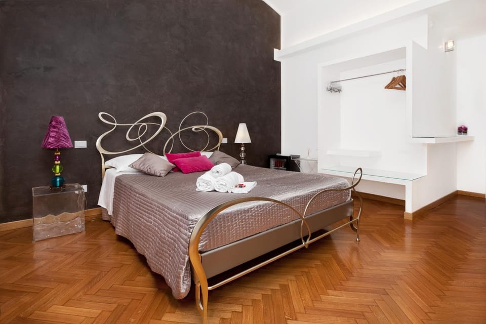 Town House Fontana Di Trevi Bed and Breakfast in Rome