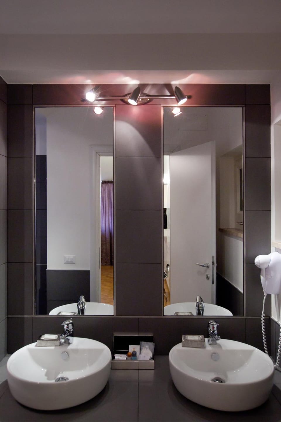 Town House Fontana Di Trevi Bed and Breakfast in Rome