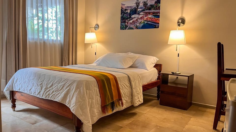 Photo of the whole room, Decorative detail, room service, air conditioner