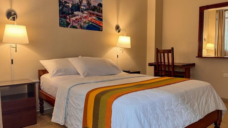 Photo of the whole room, Decorative detail, room service, air conditioner