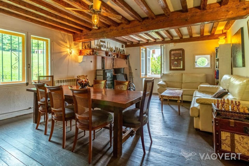 Living room, Internal: Not applicable to any particular room