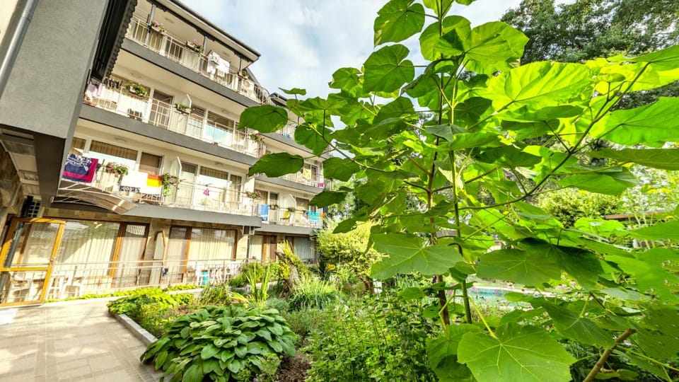 Property building, Day, Garden, Garden, View (from property/room), Balcony/Terrace, Garden view