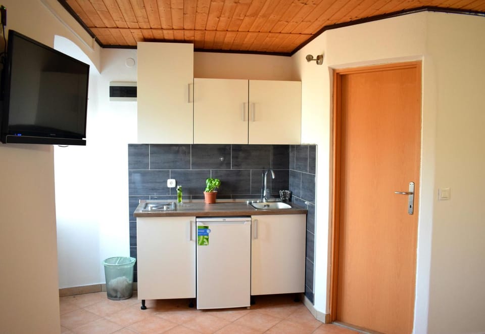 TV and multimedia, Kitchen or kitchenette