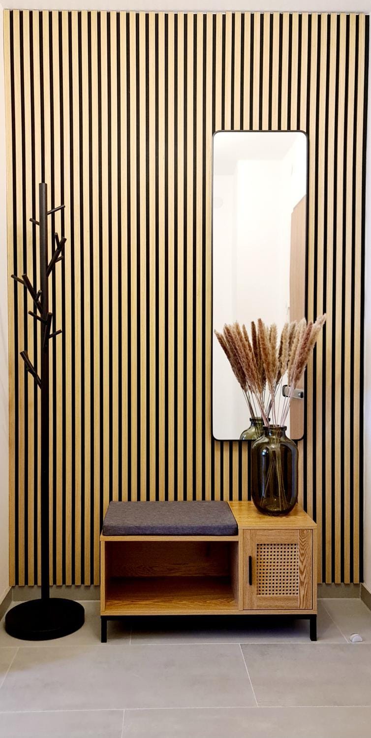 Photo of the whole room, Decorative detail