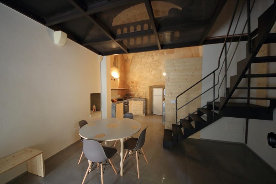 Kitchen or kitchenette, Photo of the whole room, Dining area