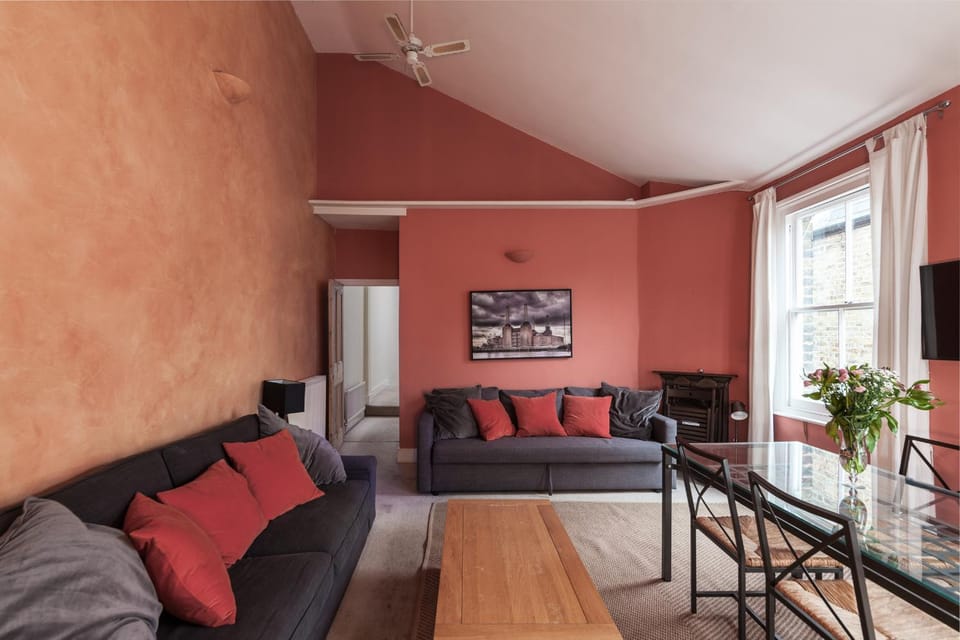 Seating area, Dining area
