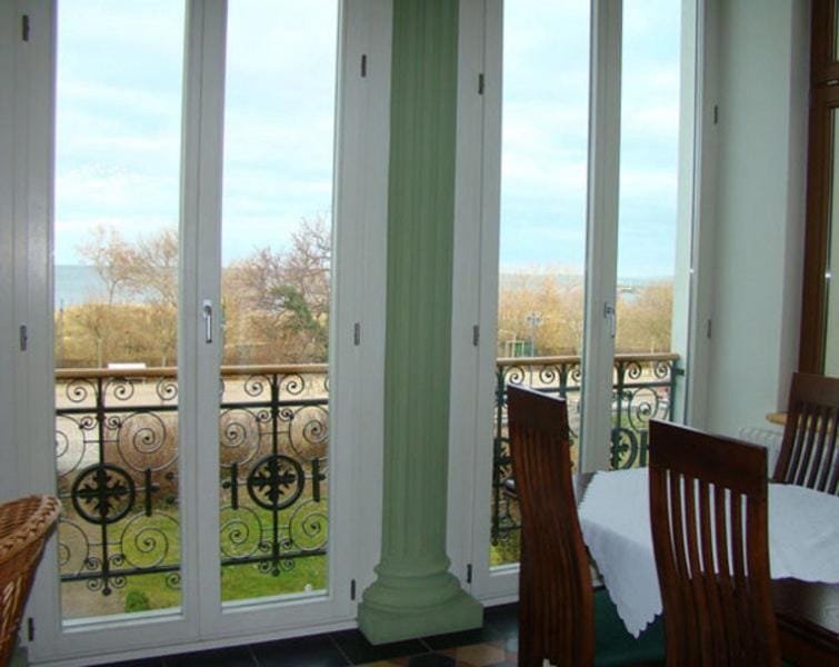Photo of the whole room, Sea view