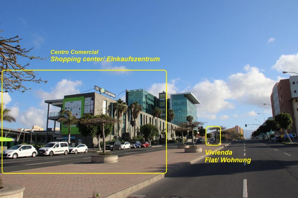 Restaurant/places to eat, Facade/entrance, Neighbourhood, Supermarket/grocery shop, Shopping Area