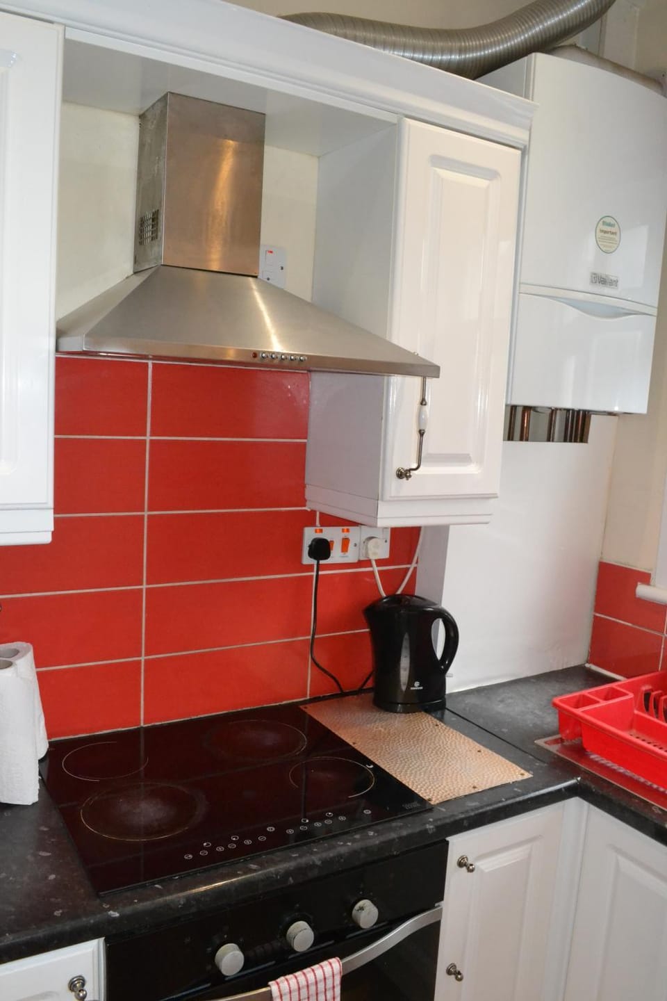 Three Bedroom Flat, Camborne Avenue W13 House in Brentford