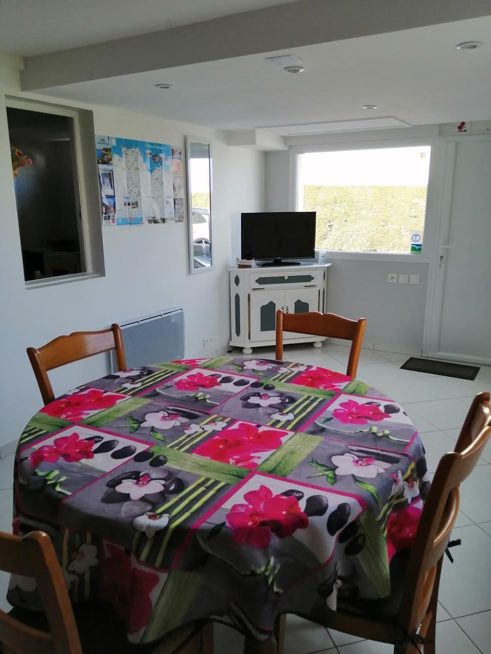 TV and multimedia, Dining area