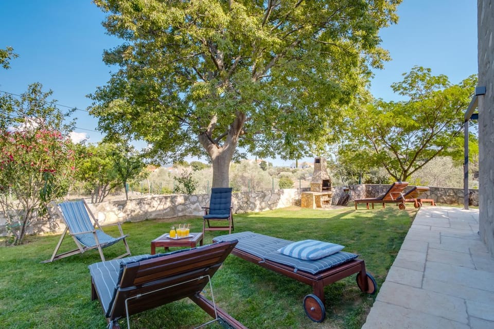 BBQ facilities, Garden, Seating area