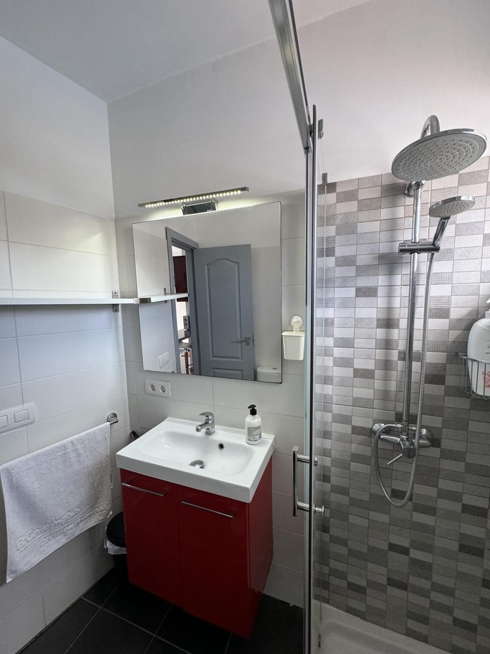 Shower, Bathroom, towels