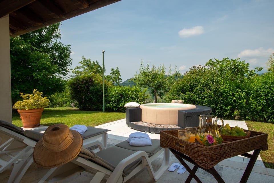 Patio, Spring, Day, Garden, Hot Tub, Garden view, sunbed