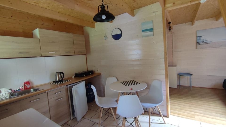 Piętrowe DOMKI KLIF 6os,Duże tarasy Dzika plaża Łąka Bociek Cisza Szlaki rowerowe Pieski 25zldzien Nature lodge in Pomeranian Voivodeship