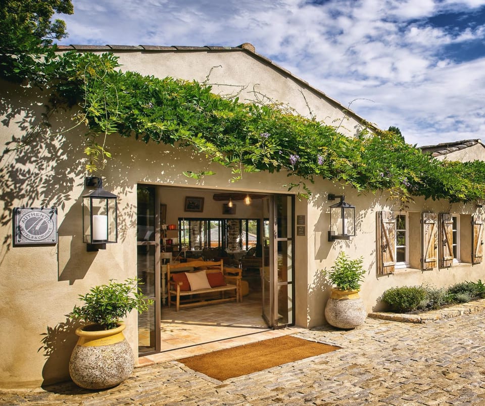 Patio, Facade/entrance