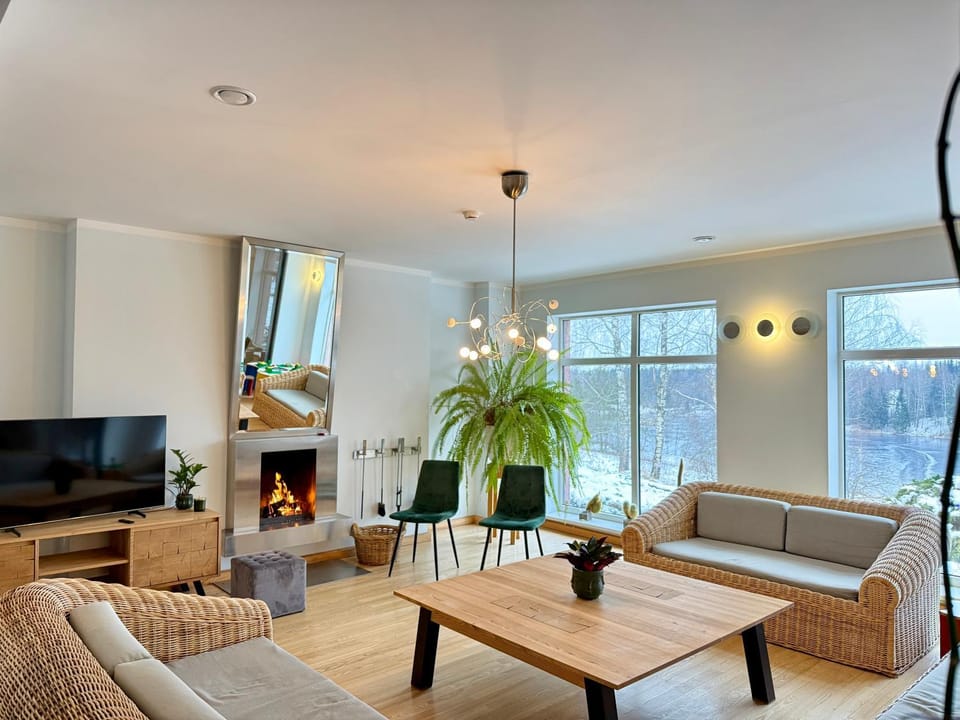 Communal lounge/ TV room, TV and multimedia, Seating area, Evening entertainment
