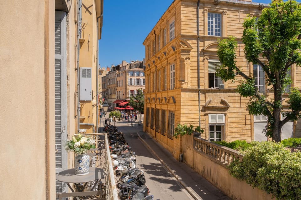 Property building, Day, Neighbourhood, City view, Street view, Location