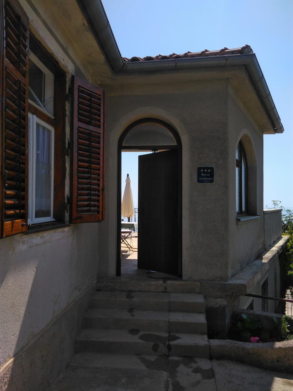 Facade/entrance