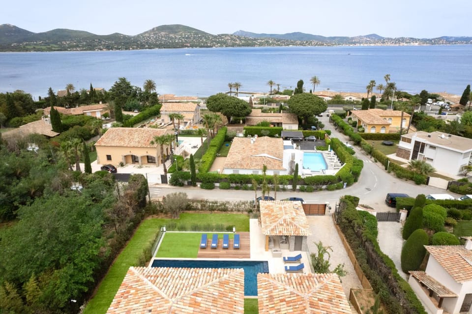 Property building, Day, Pool view, Sea view, Swimming pool