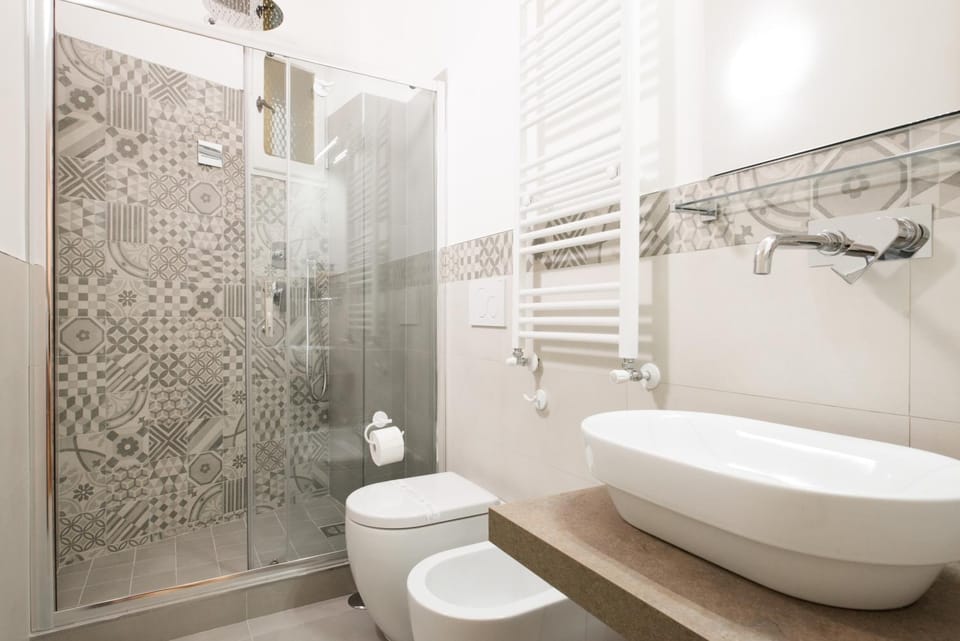 Shower, Toilet, Bathroom, towels