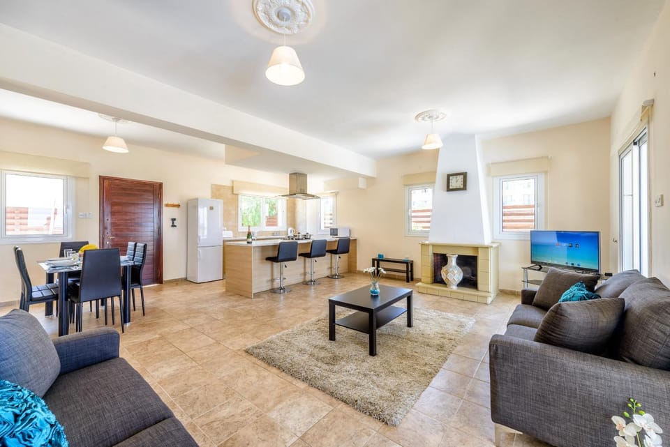Communal lounge/ TV room, Living room
