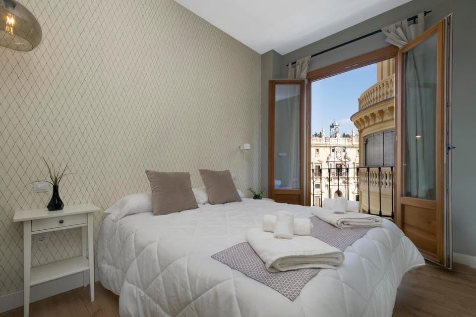 Nearby landmark, Bed, Photo of the whole room, Bedroom