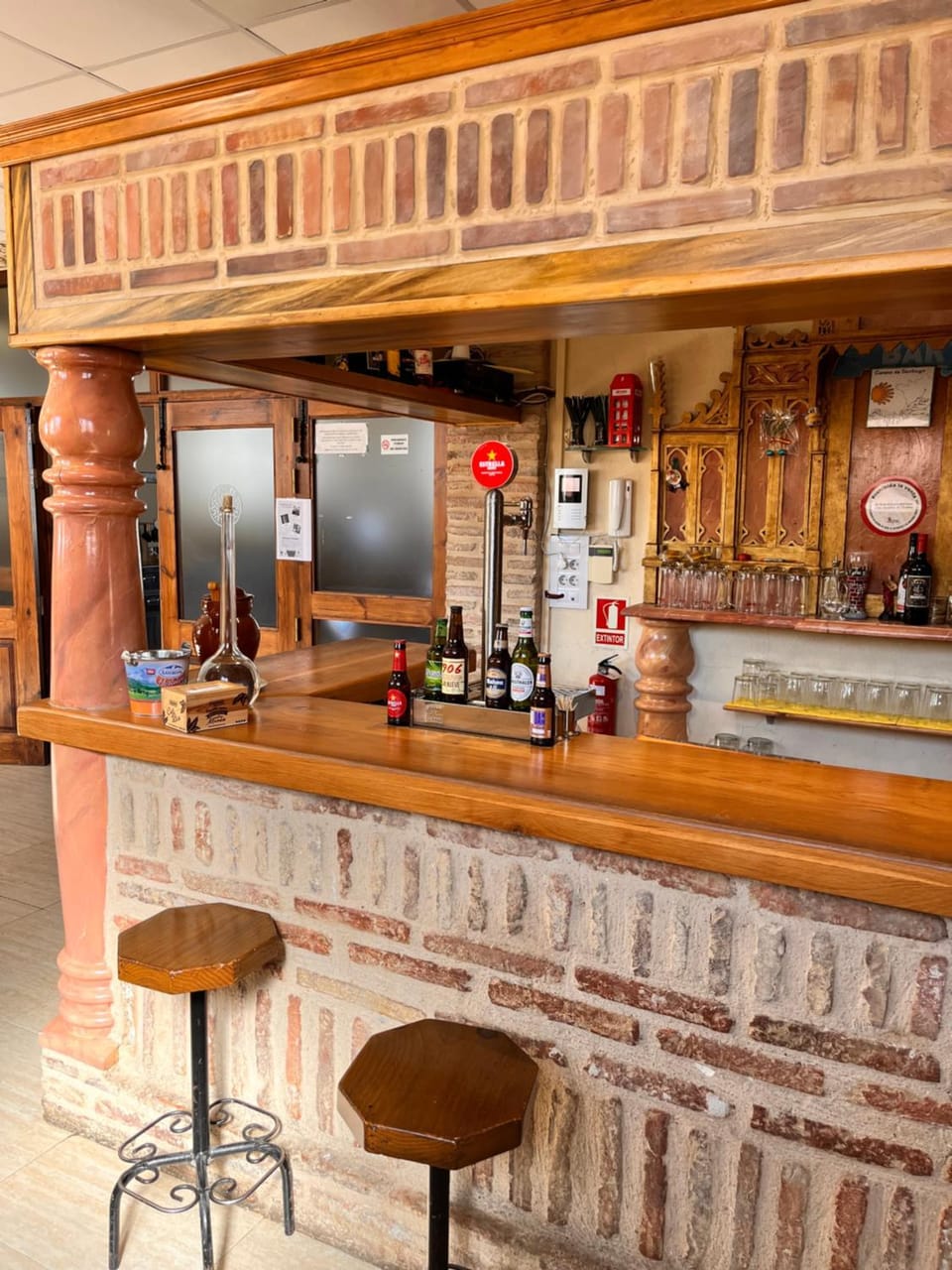 Restaurant/places to eat, Lounge or bar