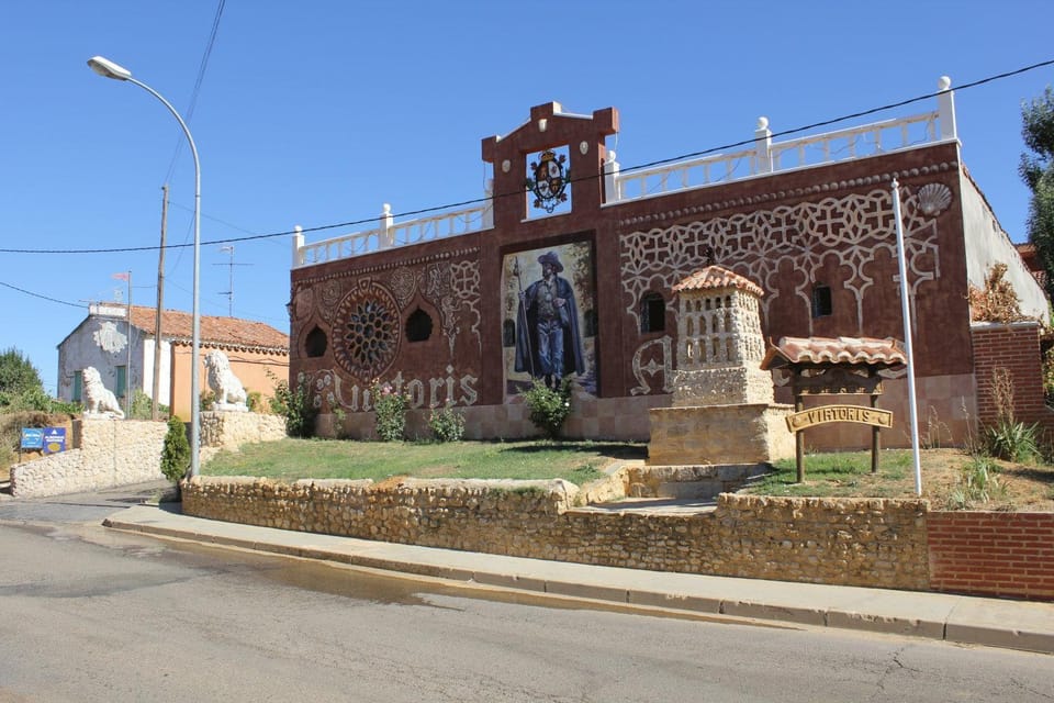 Nearby landmark, Day