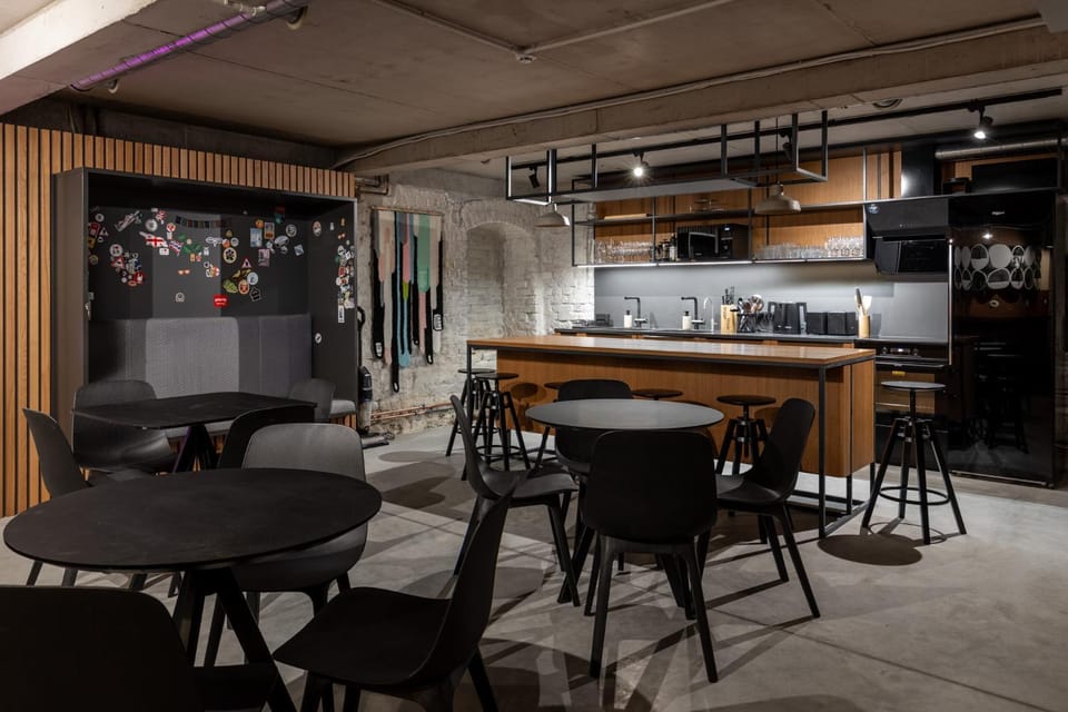 Kitchen or kitchenette, Communal kitchen
