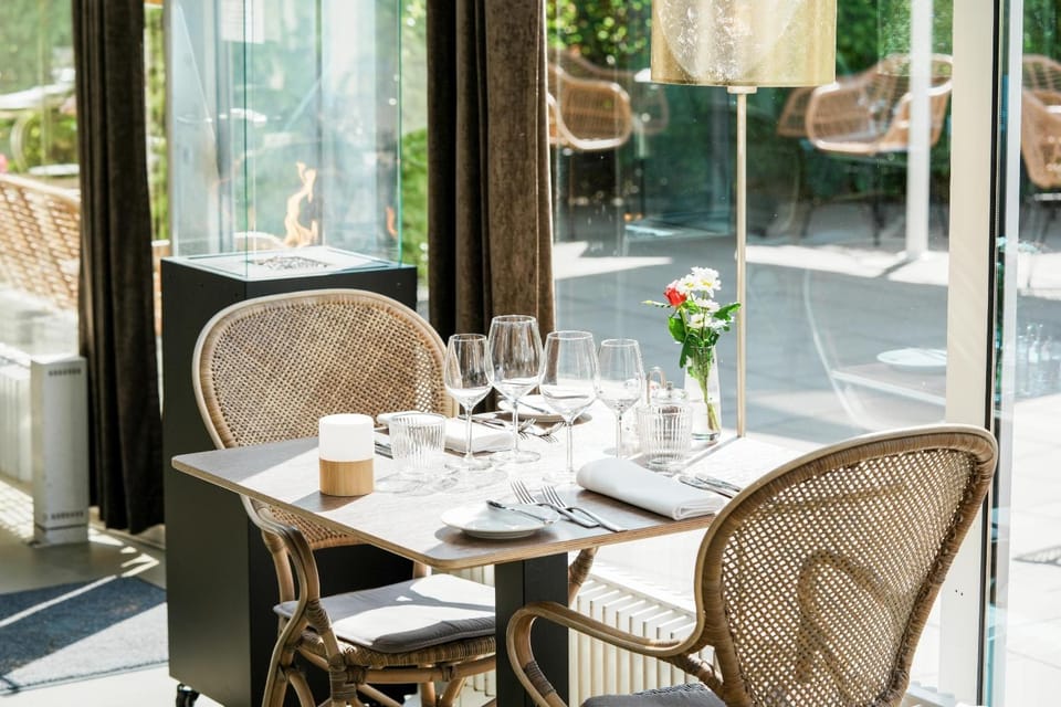 Restaurant/places to eat, Seating area, Drinks