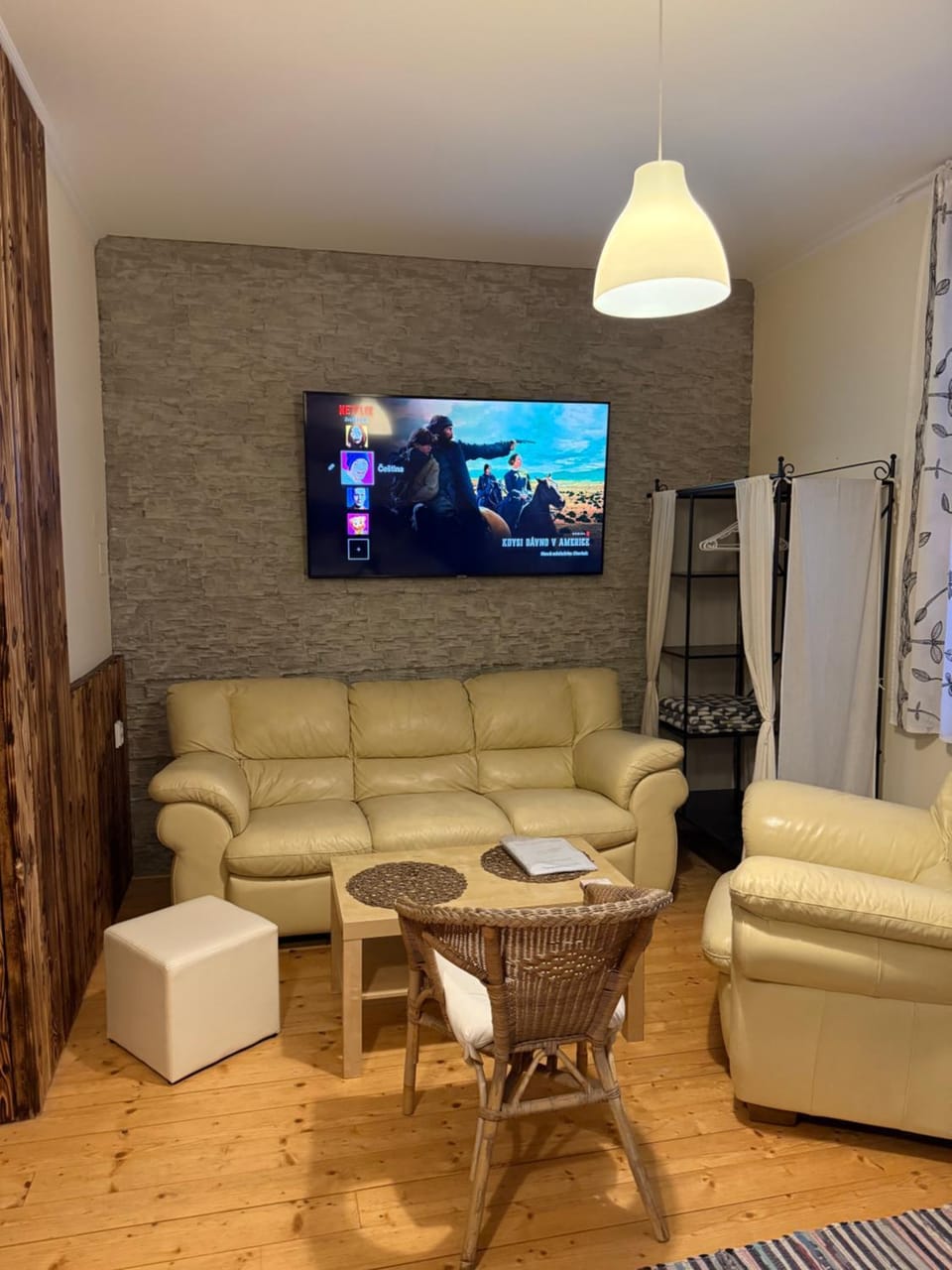 TV and multimedia, Seating area, Evening entertainment