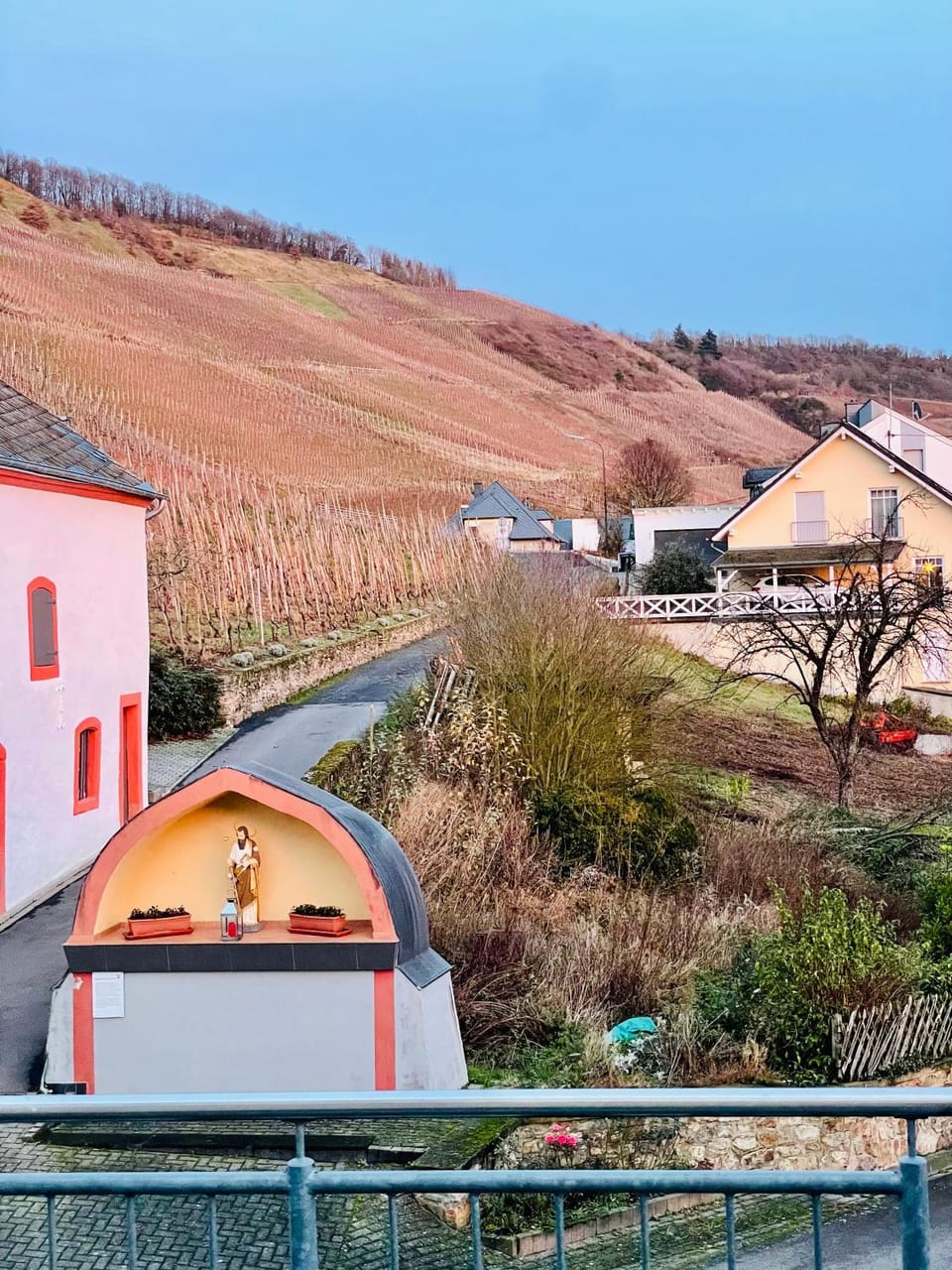 Ferienweingut Reh in Klüsserath Bed and Breakfast in Trier-Saarburg
