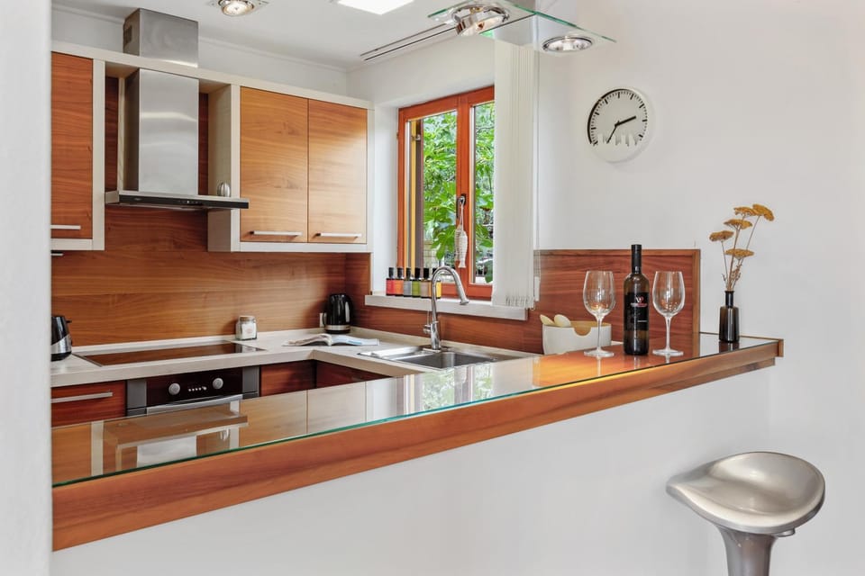 Coffee/tea facilities, Kitchen or kitchenette, Garden view, Garden view, dishwasher, oven, stove, toaster, toaster, kitchen, kitchen