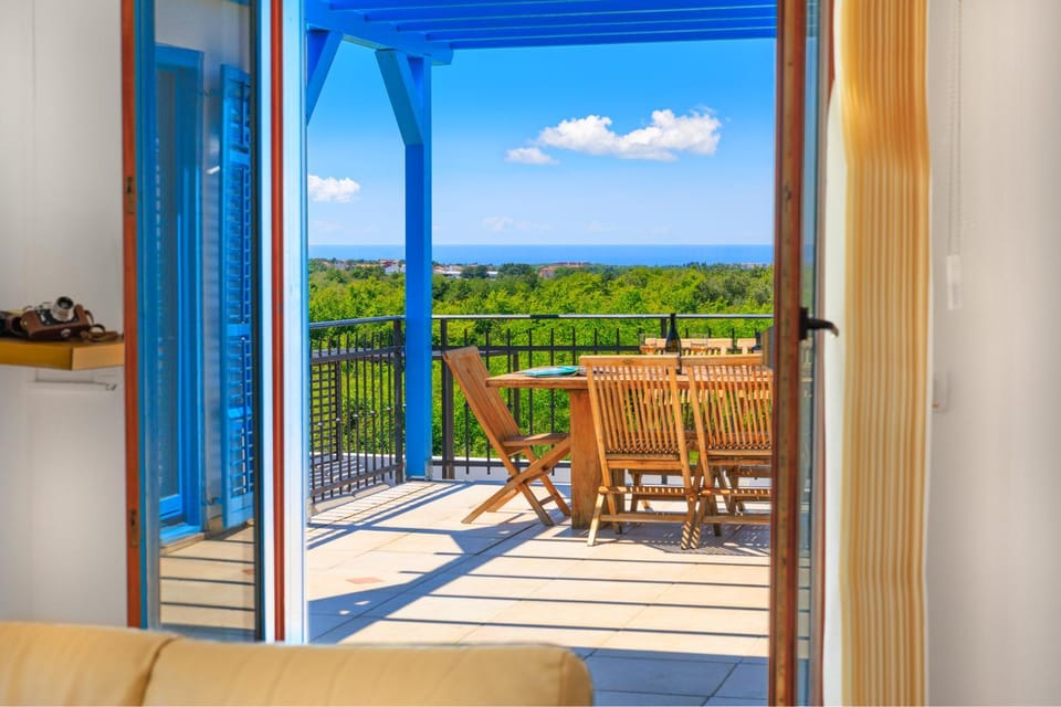 Living room, Seating area, Dining area, Landmark view, Sea view