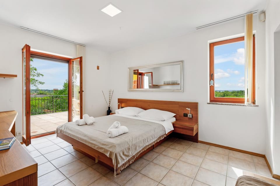 Bed, Bedroom, Sea view, wardrobe