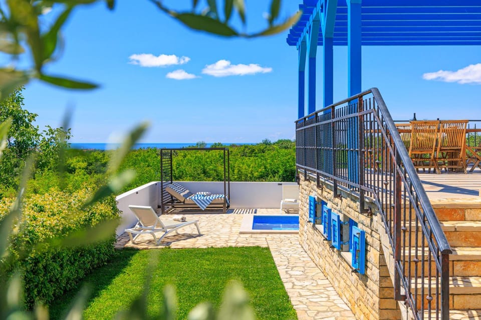Nearby landmark, Natural landscape, Dining area, Landmark view, Landmark view, Pool view, Sea view, sunbed