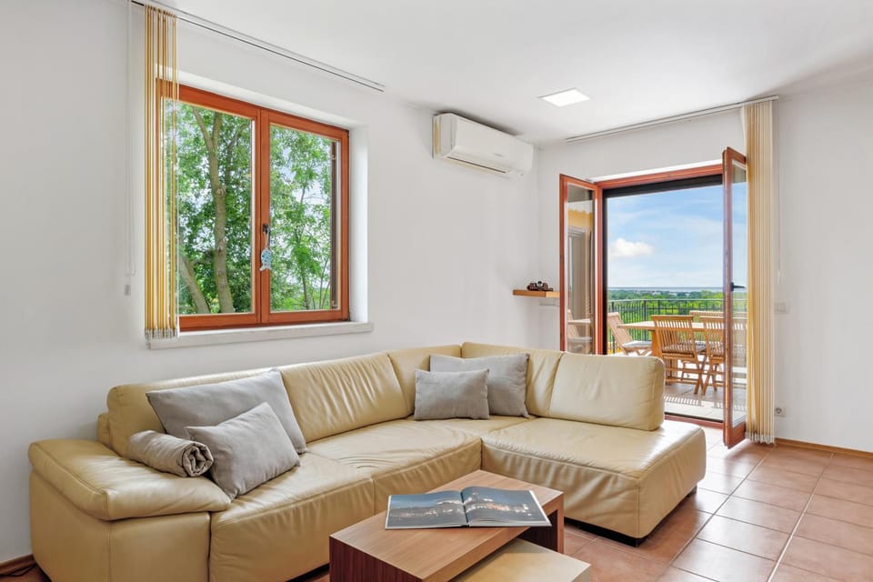 Natural landscape, Seating area, Landmark view, Sea view