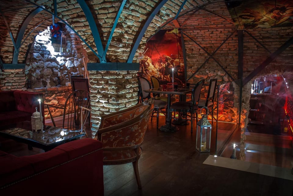 Restaurant/places to eat, Lounge or bar