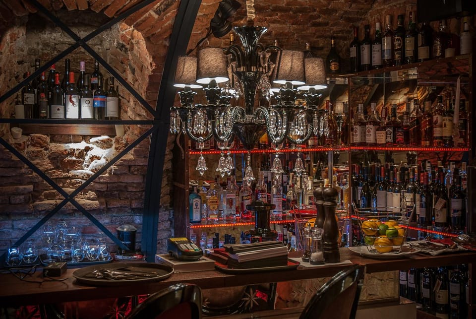 Restaurant/places to eat, Lounge or bar, Lounge or bar