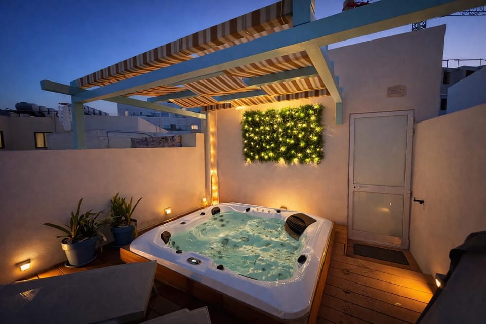 Night, Hot Tub