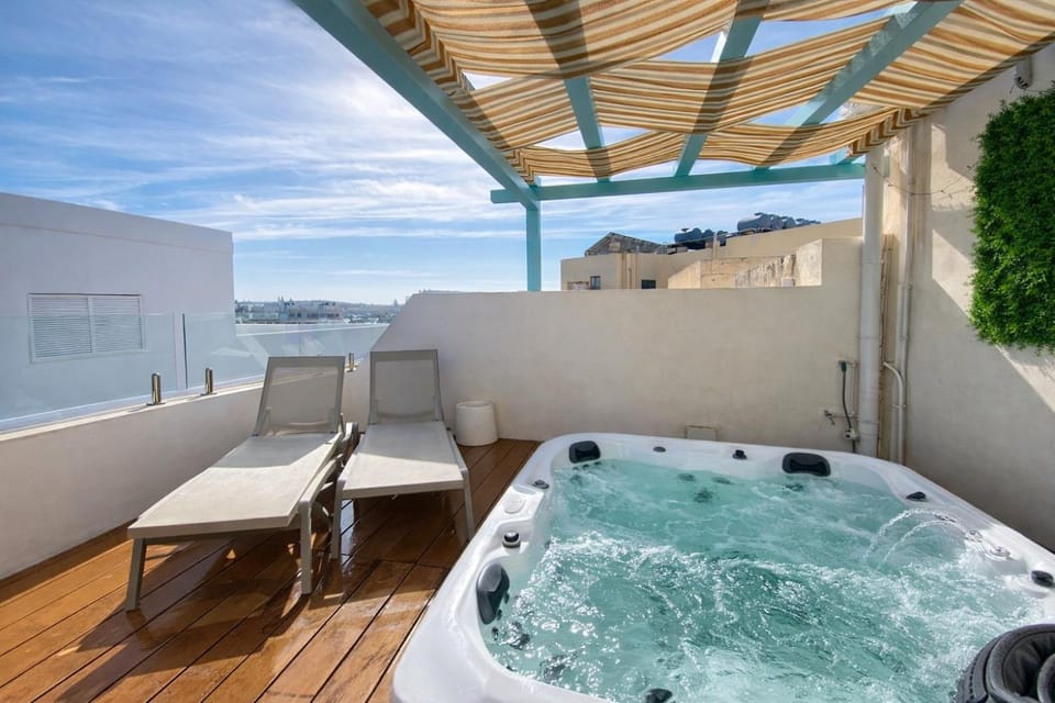 Day, Hot Tub, Balcony/Terrace