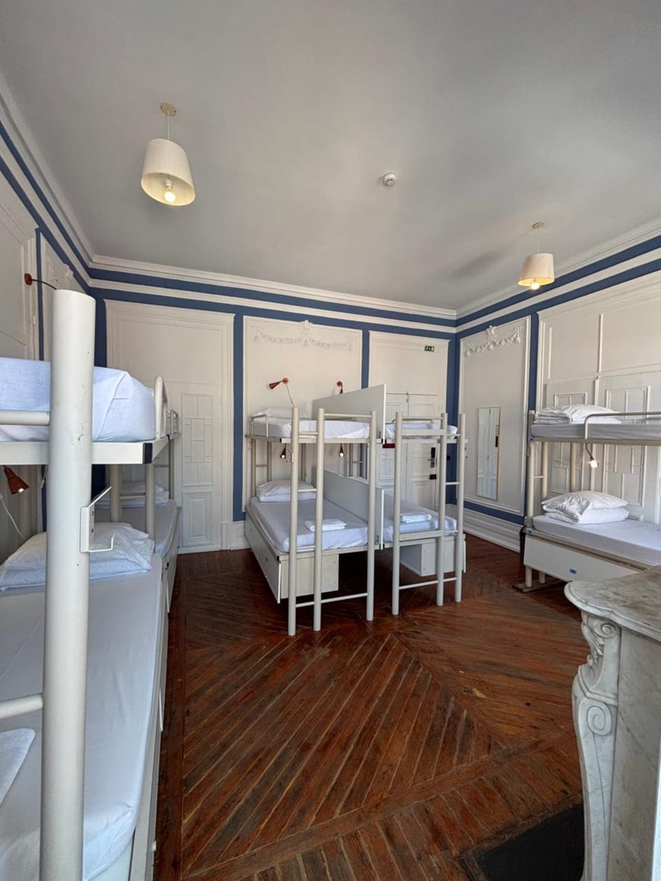 Bedroom, bunk bed