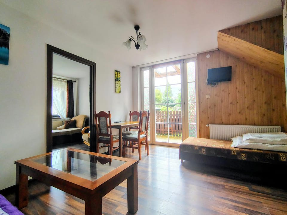 Pokoje Gościnne Barka - 300m do RESTAURACJI - 900m do JEZIORA i VELO CZORSZTYN Vacation rental in Lesser Poland Voivodeship