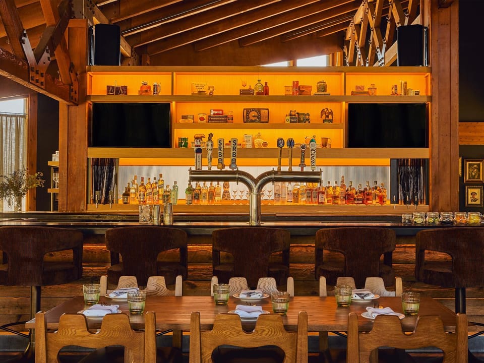 Restaurant/places to eat, Lounge or bar, Food and drinks, Food, Drinks, Alcoholic drinks