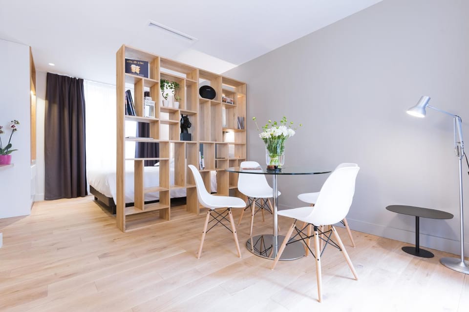 Seating area, Dining area
