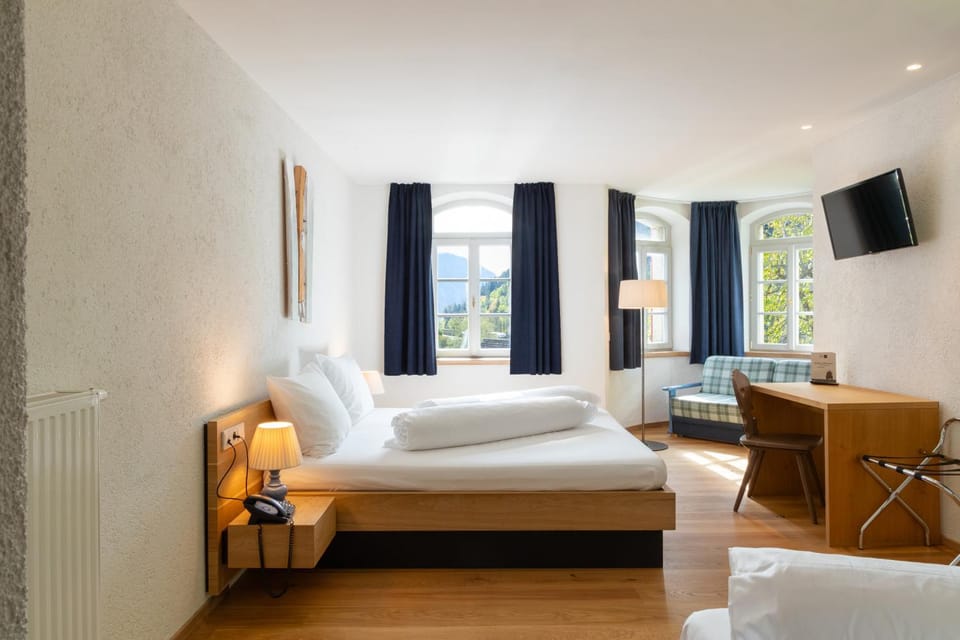 Bed, Photo of the whole room, Seating area, Bedroom