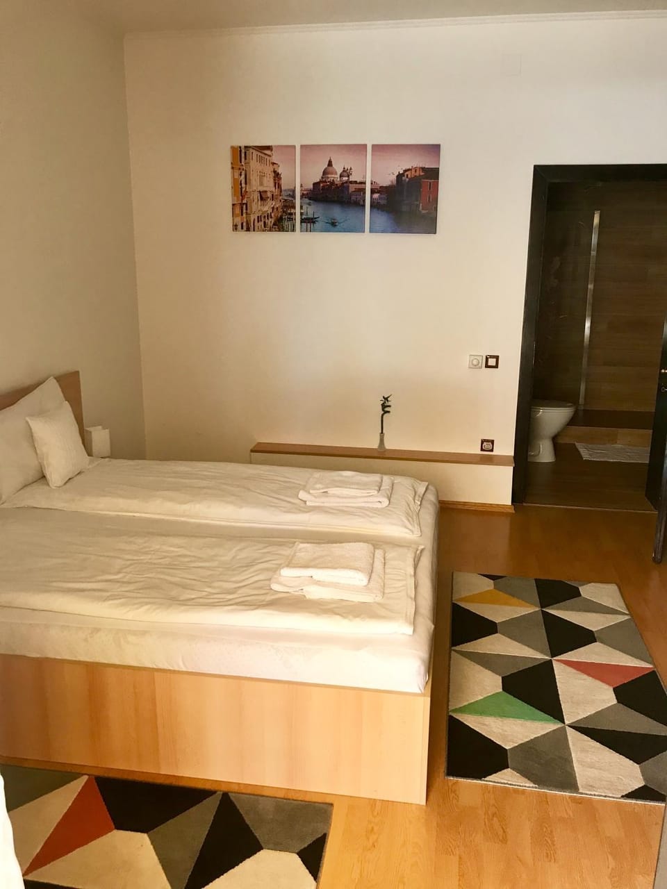 Cristi's Rooms - Pensiune Bed and Breakfast in Hungary