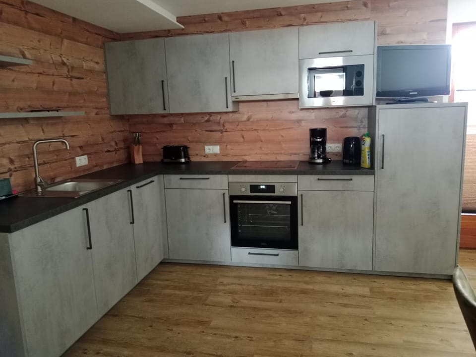 Kitchen or kitchenette, dishwasher, pet friendly, stove